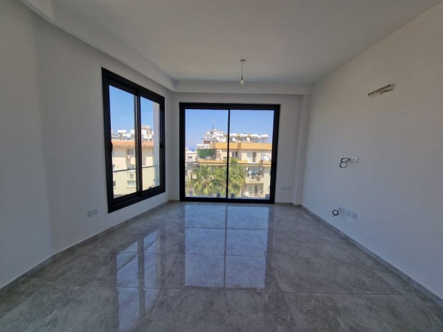 Турецкая недвижимость 3+1 Квартира на продажу в центре Кирении, Кипр
