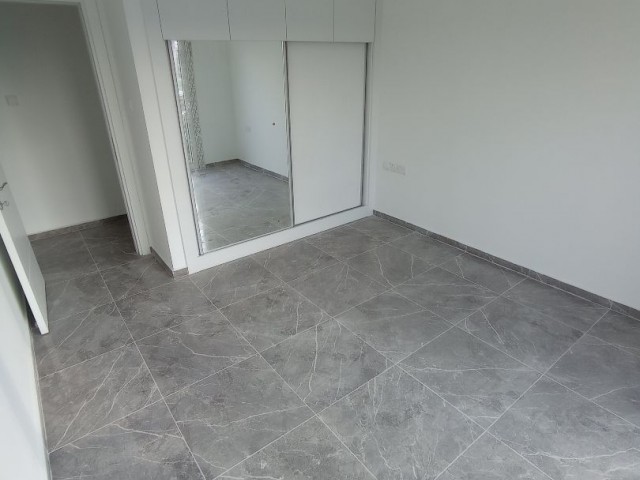 2+1 (90m2) geräumige neue Wohnung in Yeniboğaziçi
