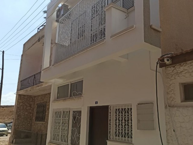 Detached house with office and 2+1 for sale in Famagusta Kaleiçi