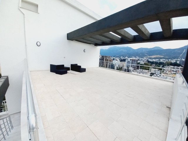 .Luxury 3+1 penthouse with mountain sea view in the center of Kyrenia