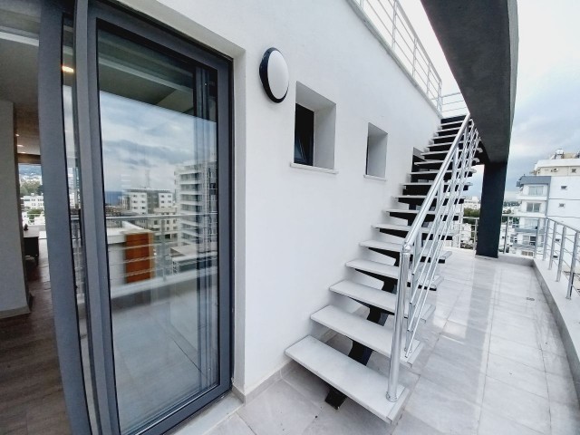 .Luxury 3+1 penthouse with mountain sea view in the center of Kyrenia