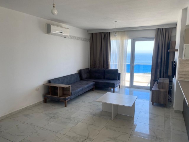 Luxuriöse 2+1 Wohnung mit Blick auf die Berge und das Meer im Zentrum von Kyrenia