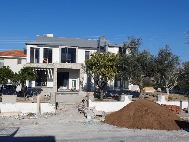 Zu verkaufen 4+1 Villa in Bellapais Kyrenia ** 