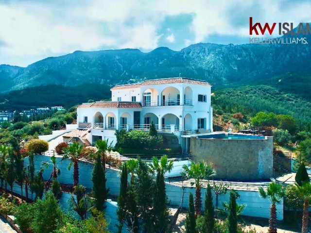 Zu verkaufen 4+1 Villa in Kyrenia Edremit