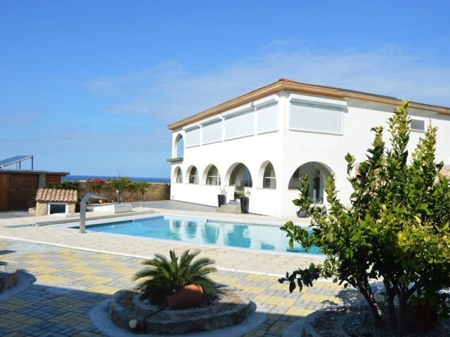 7-Zimmer-und 2-Zimmer-hilfshaus direkt am Meer in der süßwasserregion, um unsere Villa mit Pool zu s