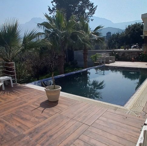 3+1 villa with private pool for sale in Yeşiltepe