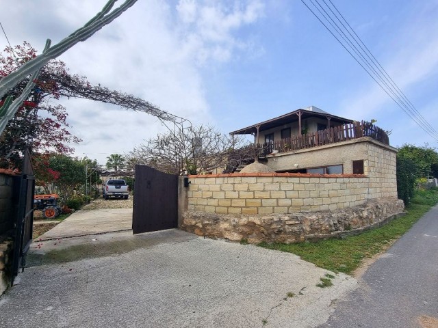 AUTHENTIC CYPRIOT VILLAGE HOUSE WITH 2.030 m2 OF LAND 