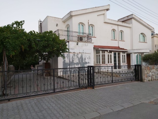 Lefkoşa / Gönyelide Tam Arsa İçerisinde Türk Koçanlı 4+1 350 m2 Büyüklügün de Sessiz Sakin Lokasyona Sahip Tam Müstakil Villa