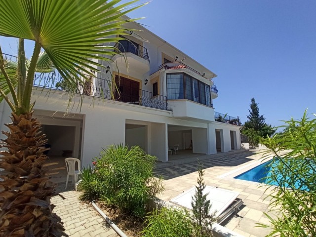 5 Bedroom Villa for Sale in Kyrenia Edremit ** 