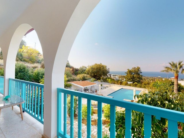 Villa With Spectacular  Sea and Mountain Views  in Lapta