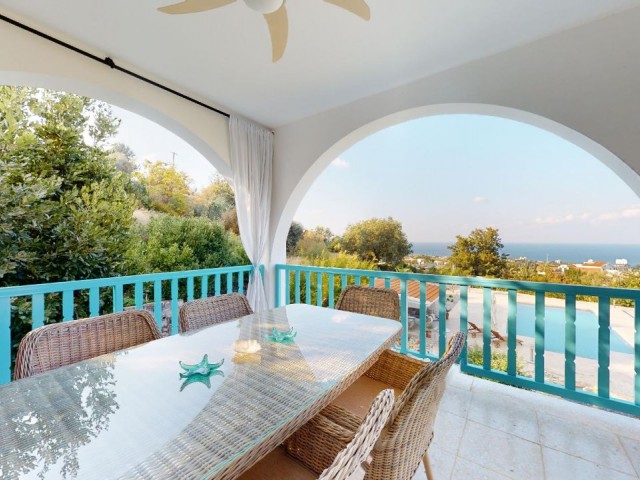 Villa With Spectacular  Sea and Mountain Views  in Lapta