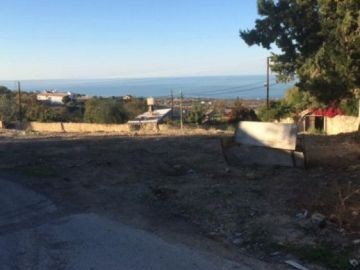 Girne Arapköy'de köy içi  ticari izinli Arsa