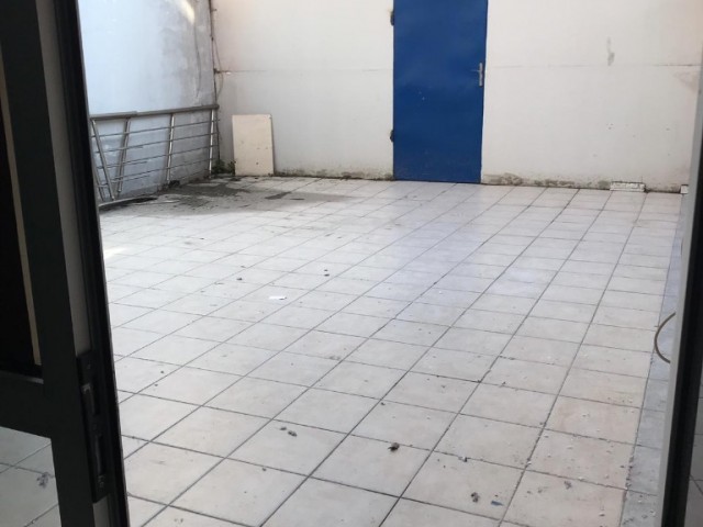 200 m2 shop with one-storey warehouse in Kyrenia central bazaar ** 