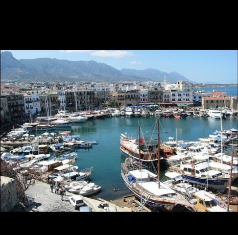 3 + 1 apartment for daily rent from the owner on the seafront in the center of Kyrenia ** 
