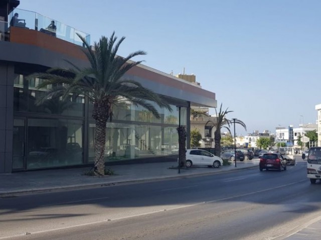 150m2 GEWUNDENE Geschäfte zum Verkauf auf Kyrenia SEMIH SANCAR Straße ** 