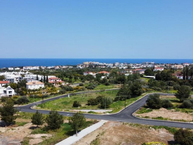 Grundstücke zum Verkauf geeignet für den Bau einer villa in Kyrenia Edremit ** 