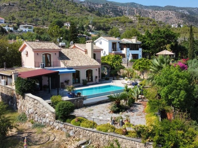 Specially designed villa with magnificent view in Alsancak Incesu region ** 