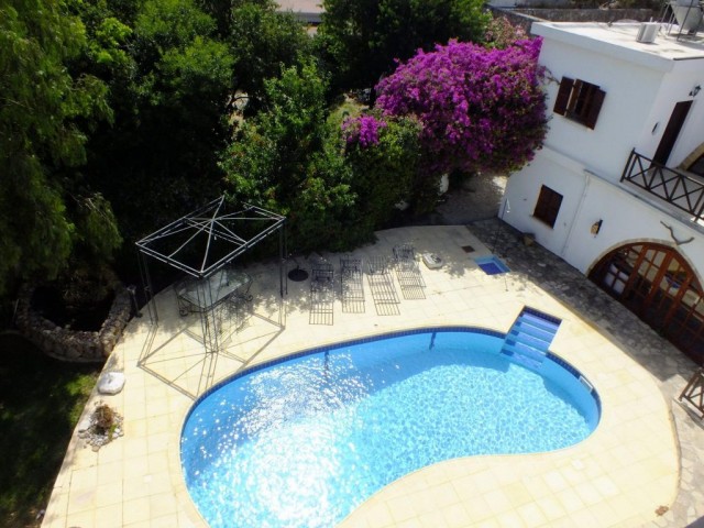 Lapta is also a 5+1 villa with a pre-74 English cob pool 350.000 stg ** 