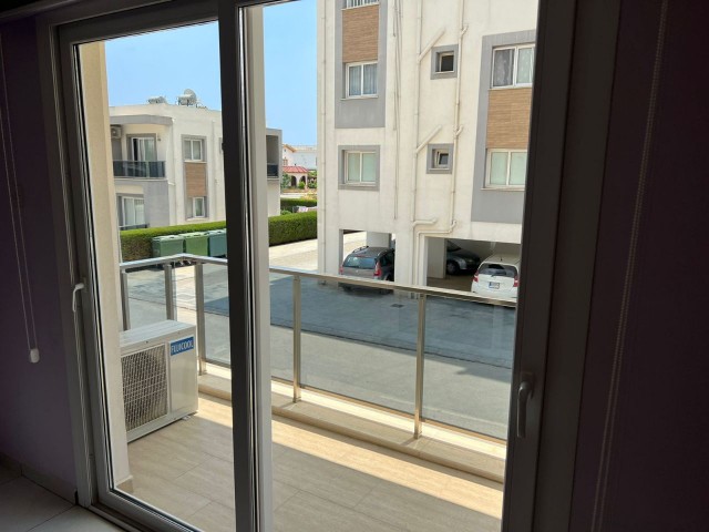 Furnished apartment on a site with a pool in LONG BEACH ** 