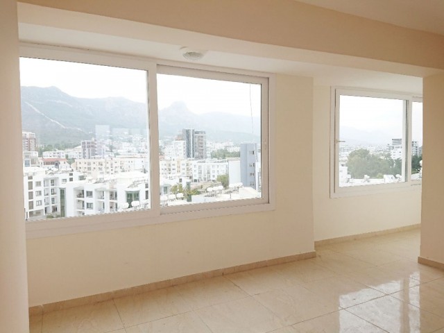 Volles Penthouse mit 360-Grad-Blick auf das Zentrum von Kyrenia, Die gesamte Etage mit einer riesigen Terrasse! ** 