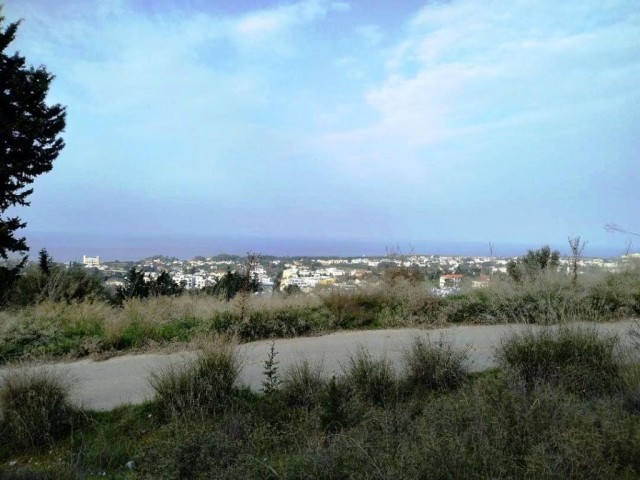 Wunderschönes Grundstück mit Panoramablick auf Kyrenia Lapta ** 