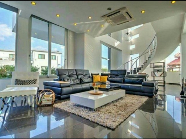 330 m2 Villa mit Aussicht auf das Leben in Famagusta da Ultra LU Llogara ! +90 542 861 62 72 - +90 5