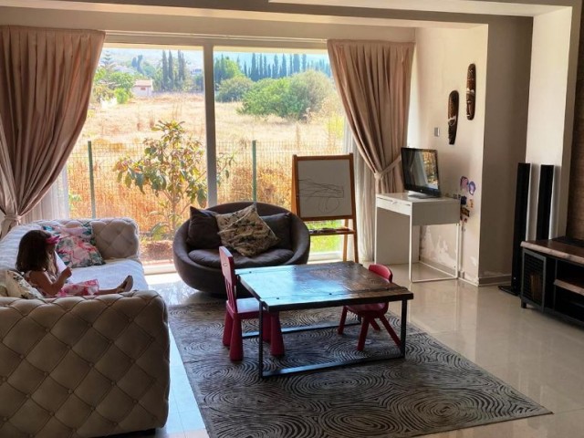 Große schöne 3-Zimmer-Wohnung mit offenem Garten vor Kyrenia-Dogankoyde-für detaillierte Information