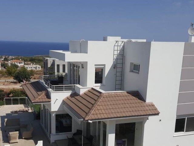 4 + 1 Villa + utility house with an unobstructed view in the elite area of Çatalkoyun. **  ** 