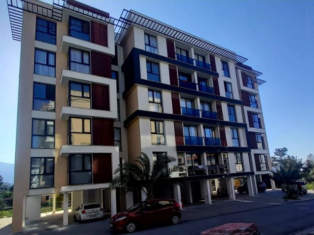 2+1 voll möblierte Wohnung im Zentrum von Kyrenia Geeignet für Investitionen und Wohnen. Bitte konta