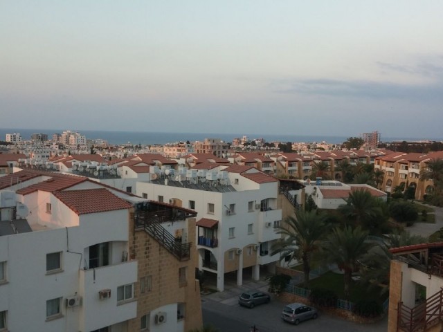 2+1 Wohnung mit Blick in Kyrenia Zentrum Nusmarmarket Bereich