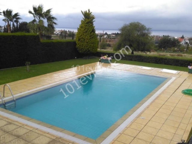 Amazing  view !!!! 4 bedrooms  Cypriot  house  top of the Catalkoy  village  with pool and nice gard