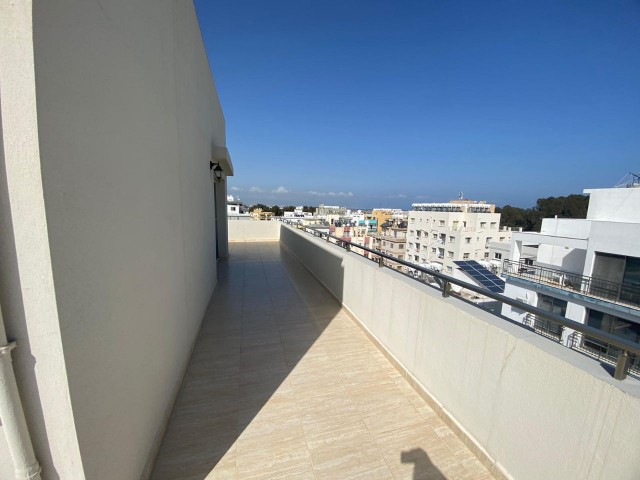 Doğu Akdeniz Üniversitesi' ne 2dk lık yürüme mesafesinde Yeni 1+1 Penthouse.
