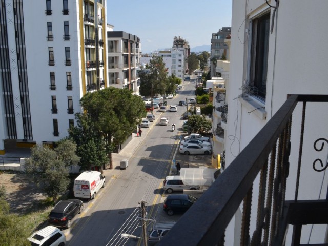 3 + 1 geräumige Wohnung im Zentrum von Kyrenia ** 