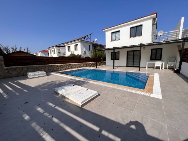 Zu verkaufen 4+1 Villa in Karaoglanoglu Kyrenia