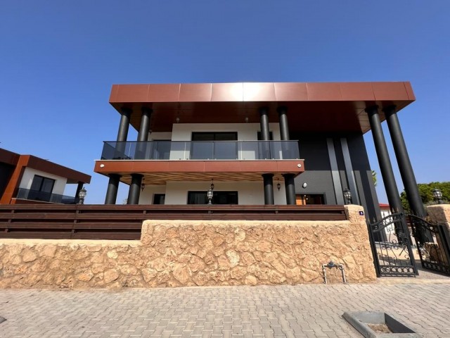 Zu verkaufen 4+1 Villa / Luxus in Karaoglanoglu Kyrenia