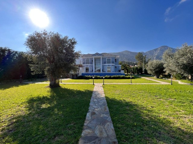 Zu verkaufen 3+1 Villa in Bellapais Kyrenia
