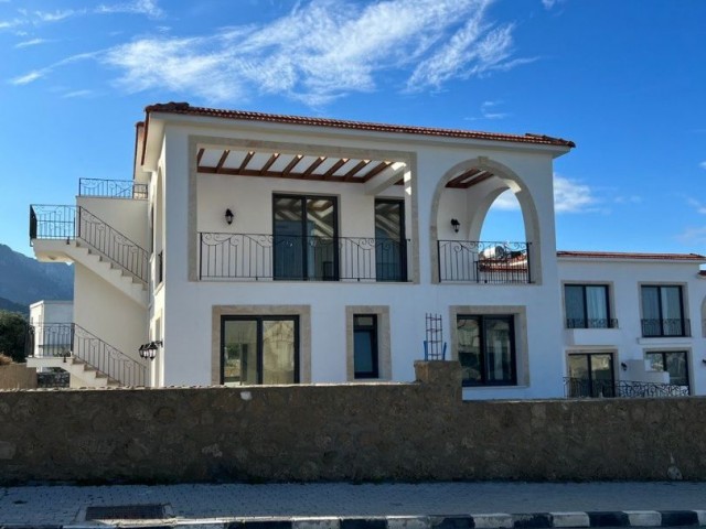 Zu verkaufen 2+1 Stadthaus in Kyrenia Alsancak