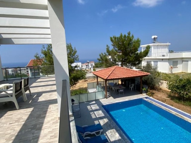  5+2 private pools for rent in Kyrenia/Çatalköy