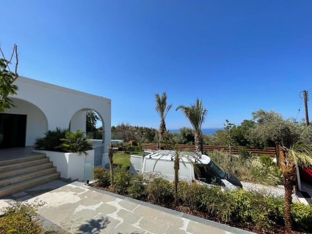 BELLAPAISDE DETACHED VILLA WITH PRIVATE GARDEN WITH EXCELLENT SEA VIEW ** 