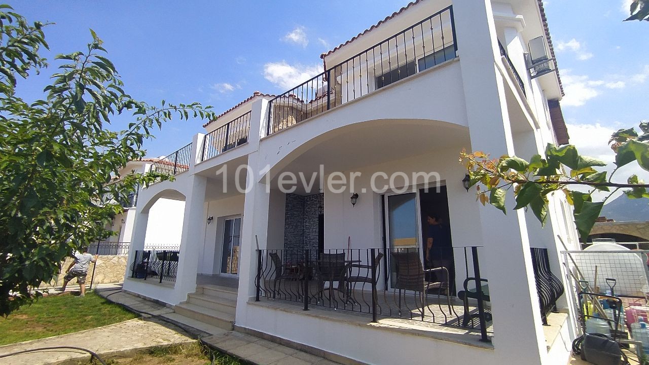 Girne, Catalkoy 3+1 lux ozel havuzlu villa, Eleksus hotel karsi +905428777144