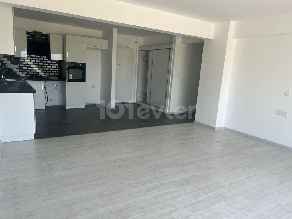 Unfurnished 2+1 flat for rent in Edelweiss Residence İskele