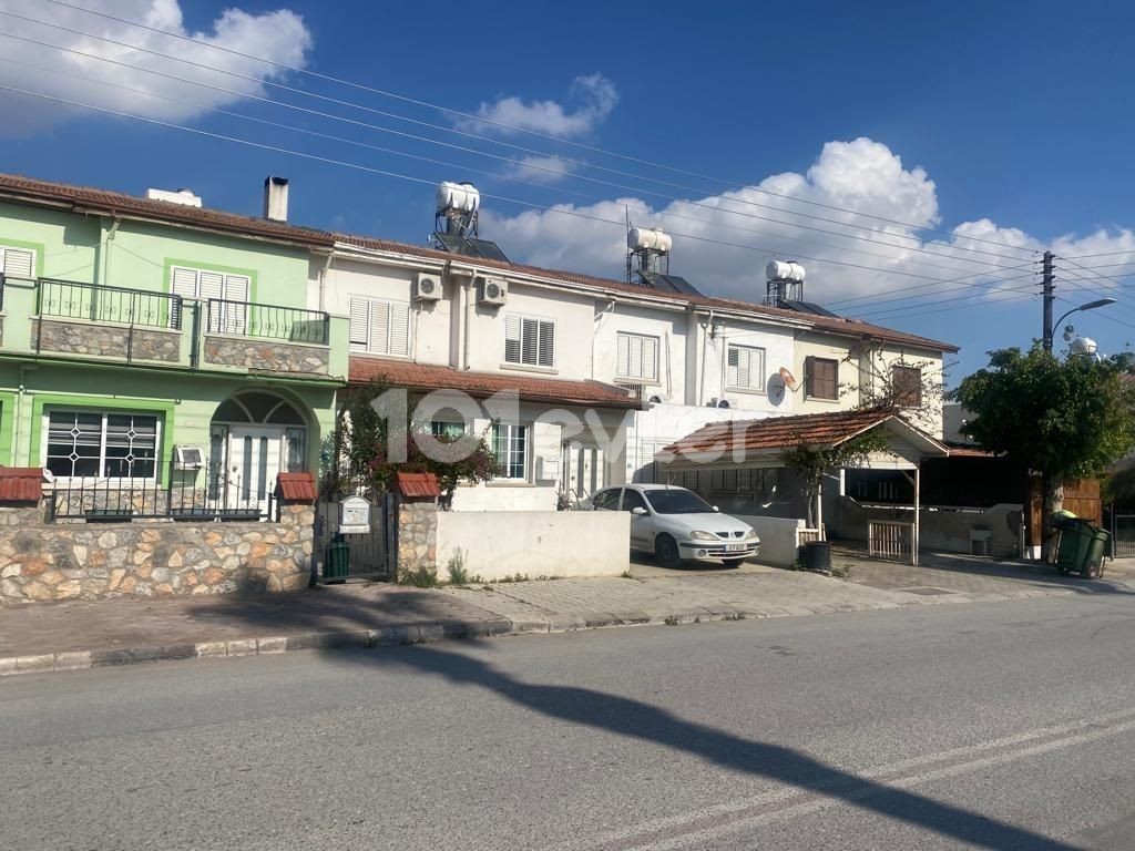 Halb freistehend Kaufen in Taşkınköy, Nikosia