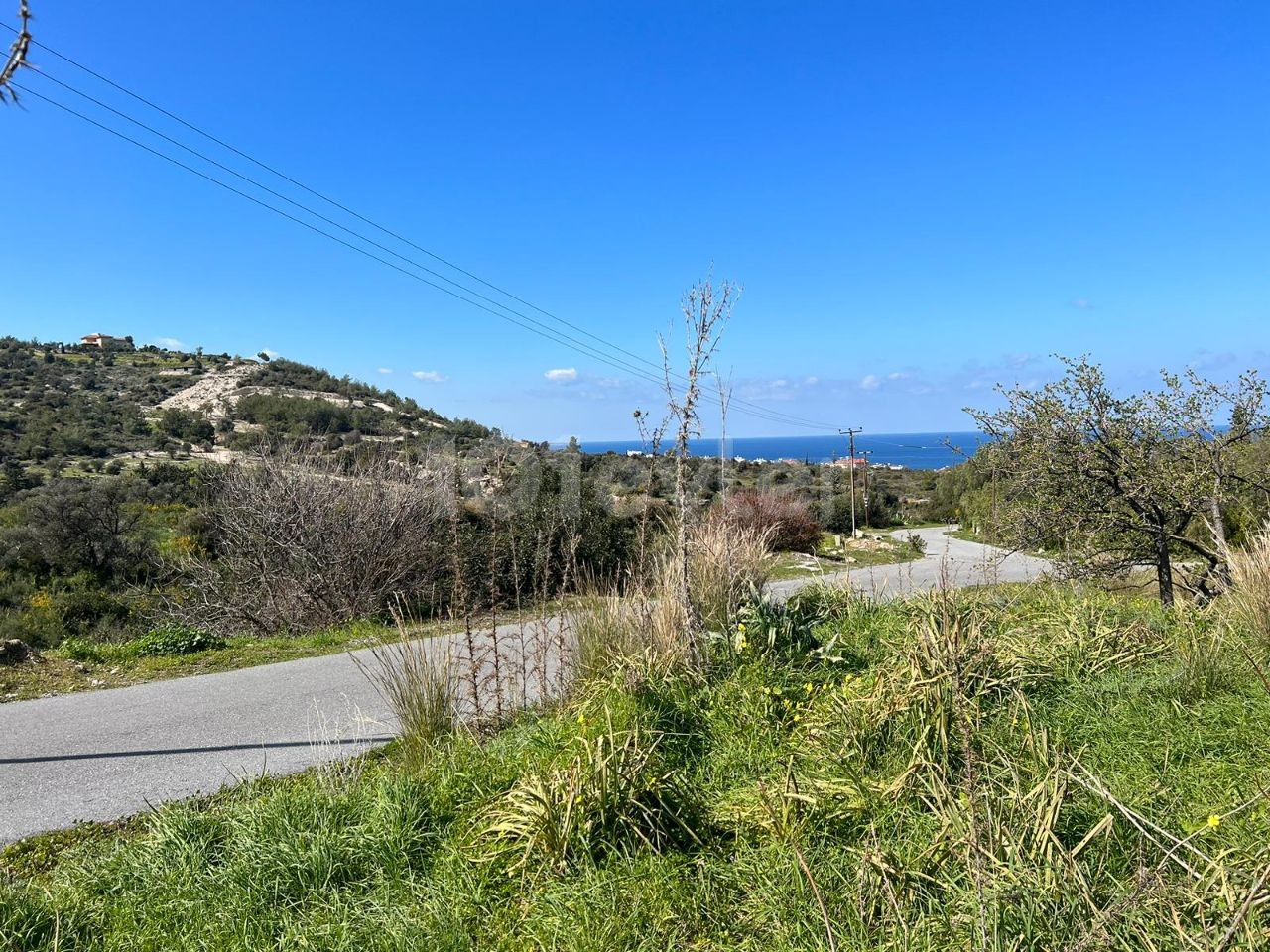 3,5 Hektar Land mit Berg- und Meerblick in Karsiyaka, Kyrenia. 05338403555 ** 