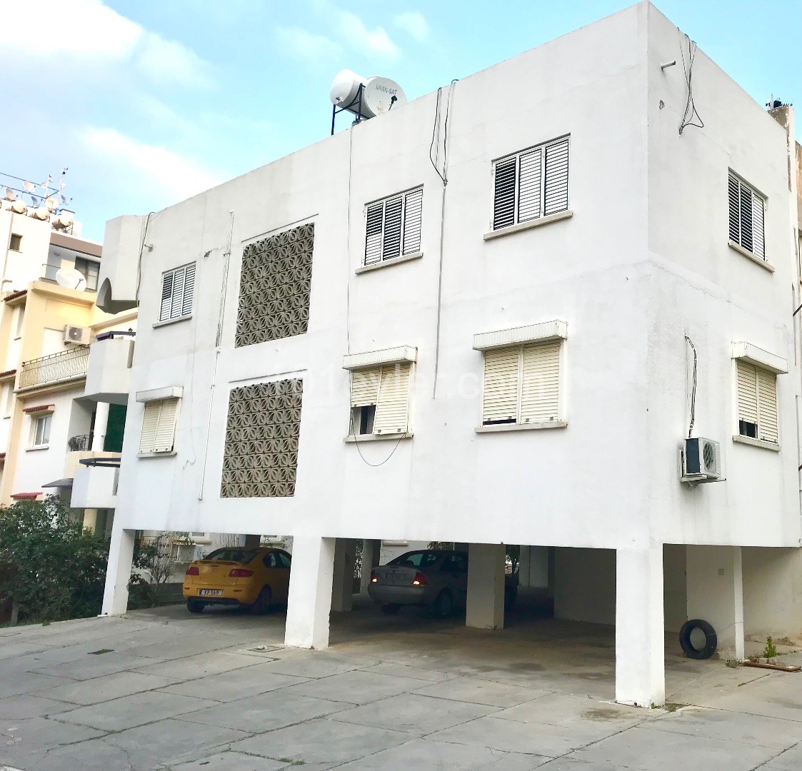 KYRENIA CENTER, LARGE 2+1 FLAT, 125 M2, CLOSE TO EVERYTHING, SEPARATE KITCHEN, 2 BALCONIES ** 