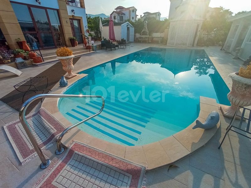 Esentepe'de 4+1 Villa + Özel Yüzme Havuzu + Merkezi Isıtma + Klima + Jakuzi ref 540d