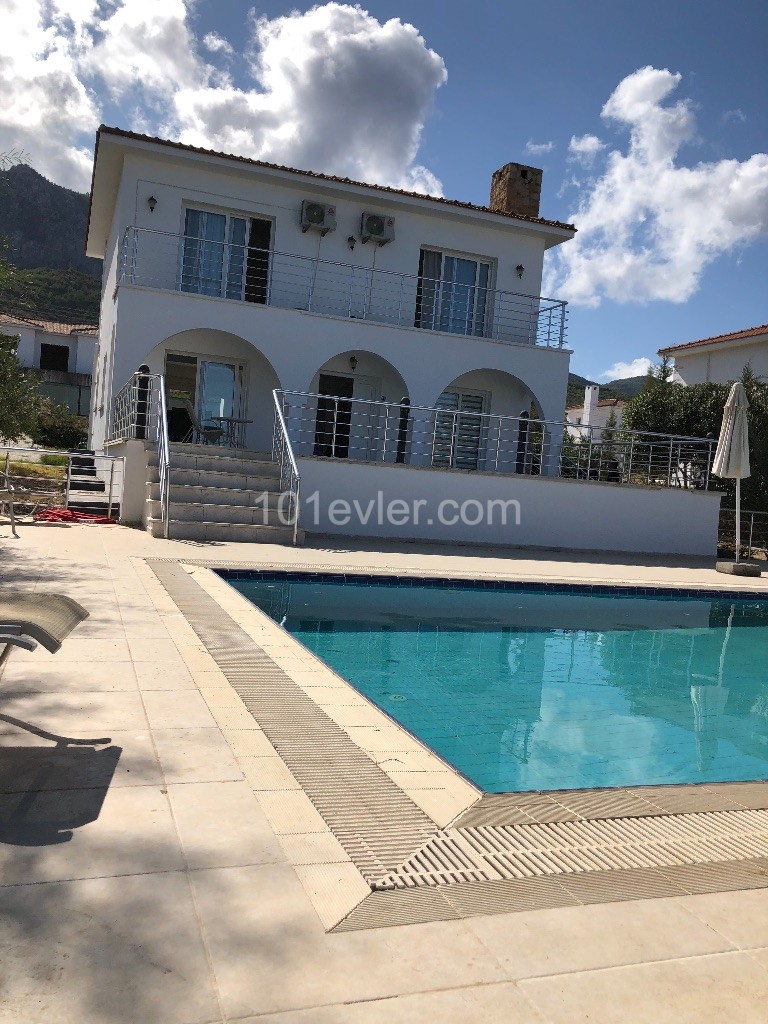 4+1 private pool villa with fireplace for rent in Alsancak Kyrenia ** 