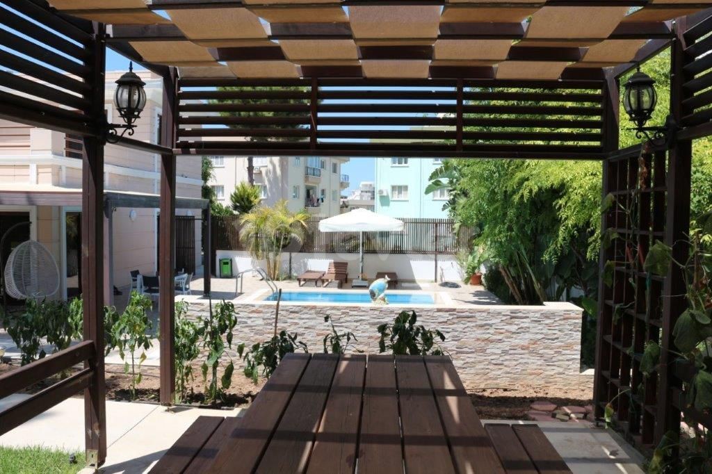 4 + 1 villas for sale in the center of Kyrenia ** 