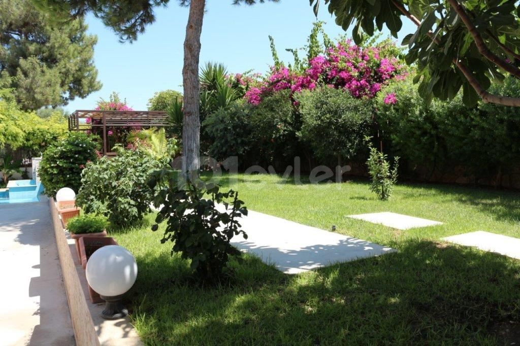 4+1 villa im Zentrum von Kyrenia zu verkaufen ** 
