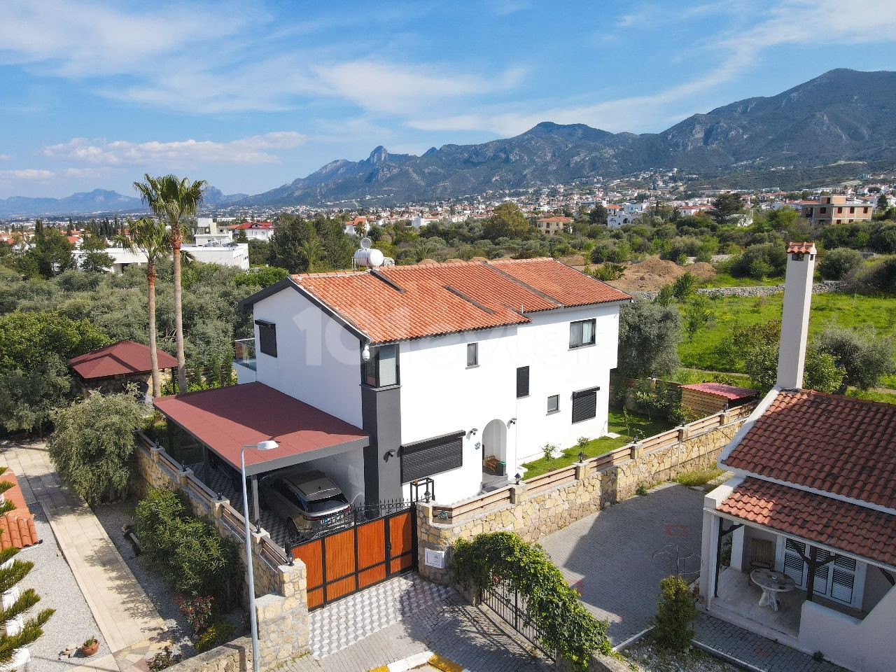 Exklusive 4+1 Luxusvilla mit Pool zum Verkauf in Kyrenia Bellapais 