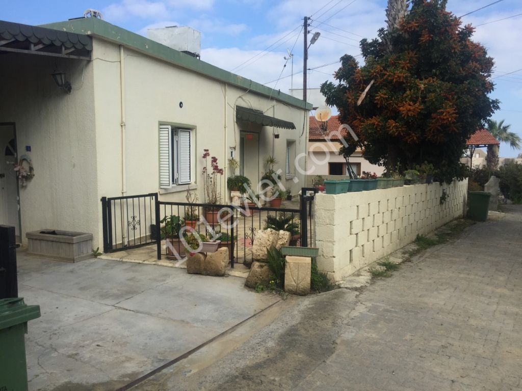 In Kyrenia, Lapta 2 Einfamilienhäuser mit Garten ** 